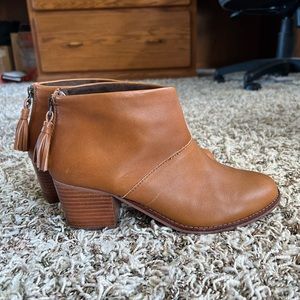 TOMS Leila Bootie size 7.5 brown